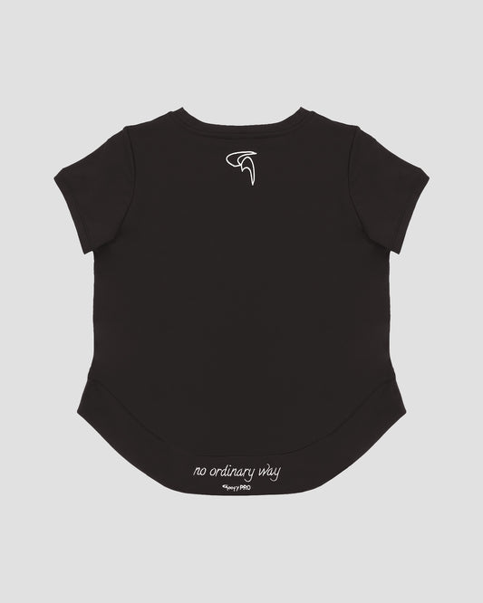 GoofyPRO Cayton Core Performance Tshirt in liquorice with short sleeves, rear. White embroidered 'no ordinary way' in white on waistband. White embroidered logo at top of neck.
